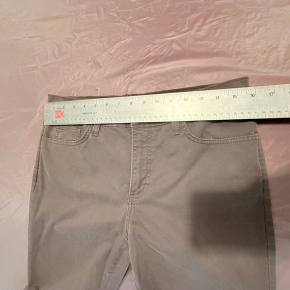 NYDJ Tan/Khaki Knee Length Straight Leg Chinos Classic Capri Size 10 - Picture 4 of 8